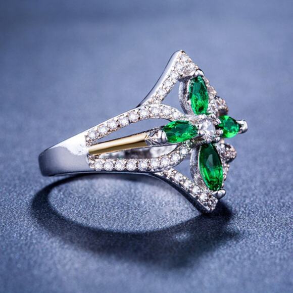 Ring Simulated Emeralds Diamonds Sz 8 Clover Blossom Fleur Brilliant Sparkle - Picture 4 of 13